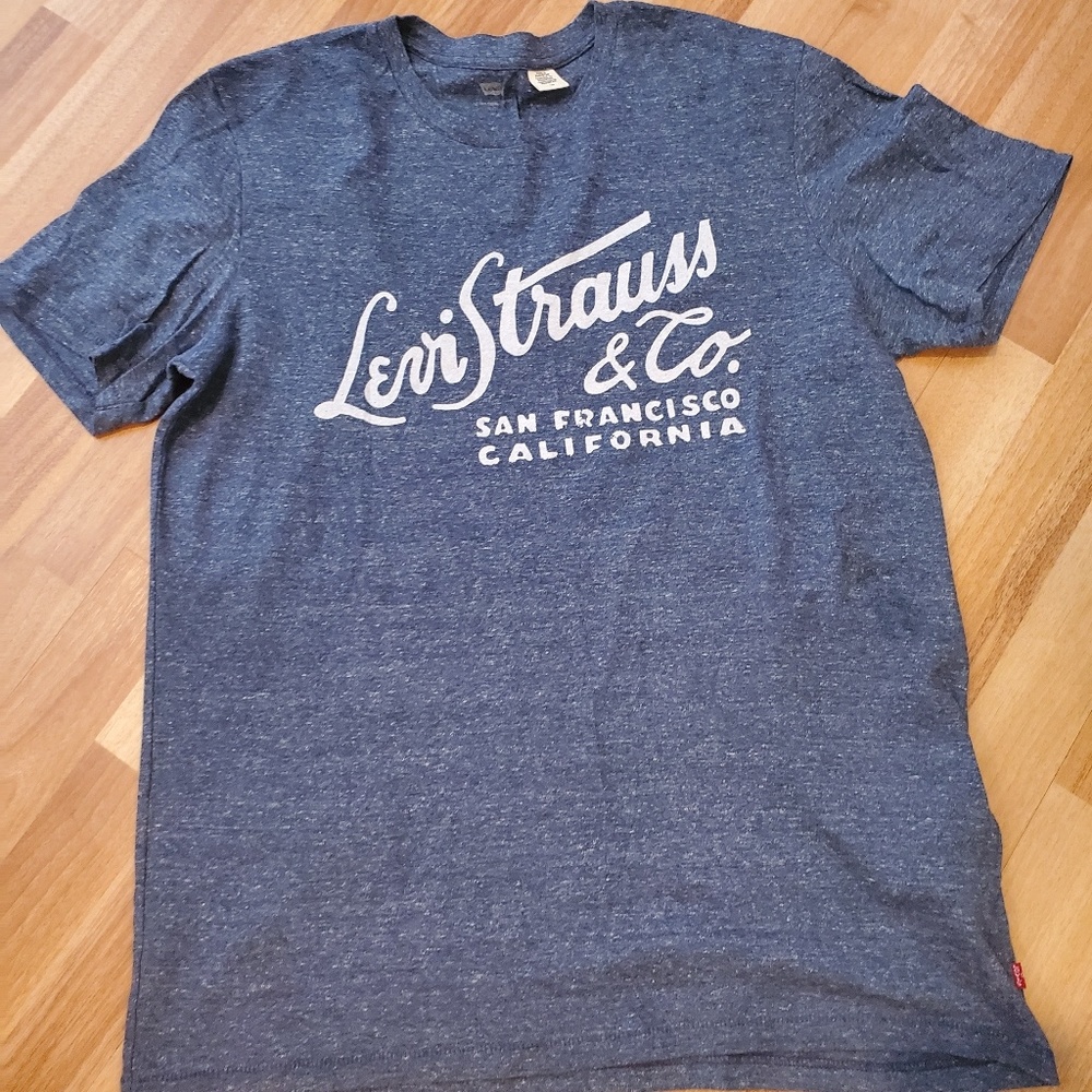 Levi t shirt large